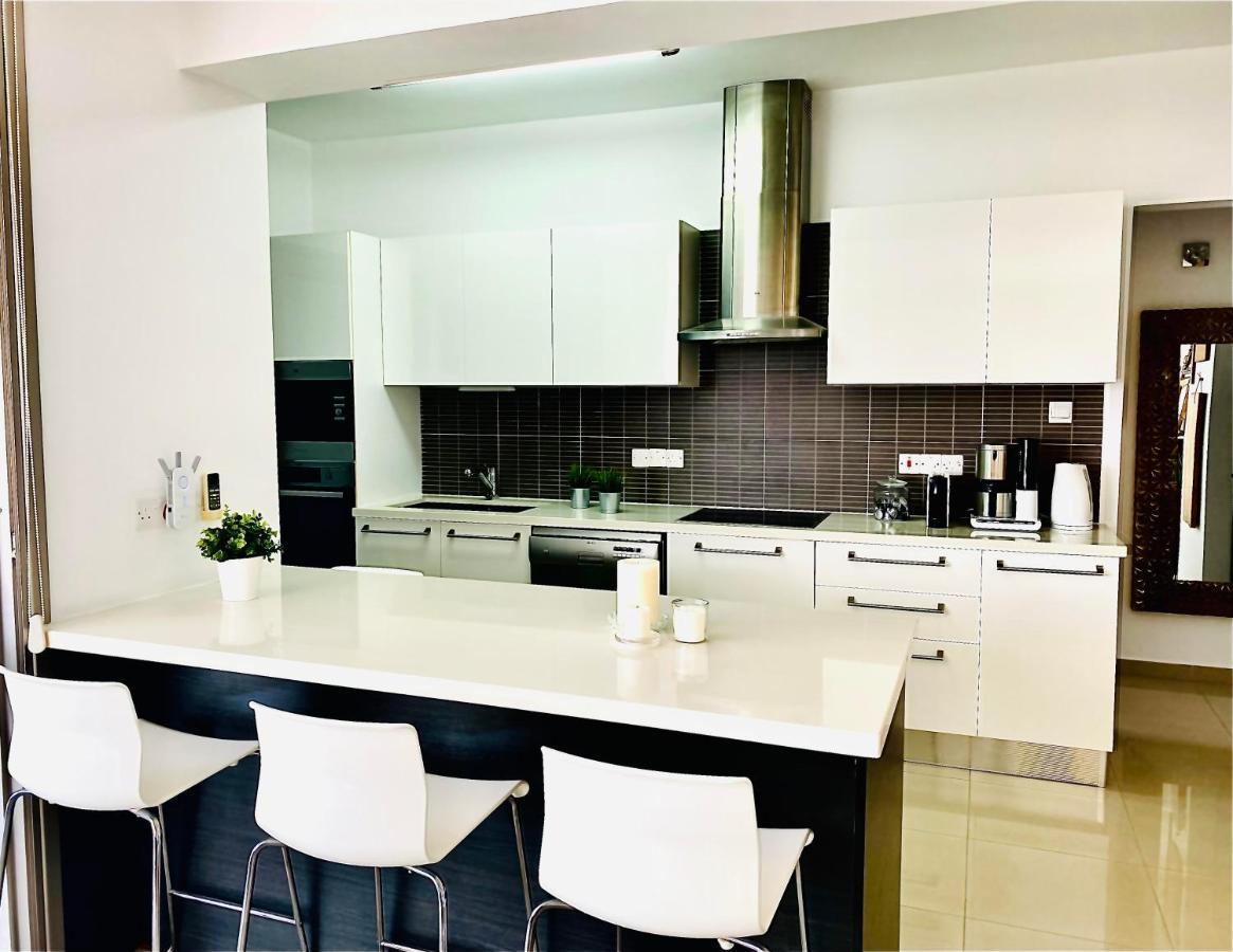 The Penthouse 401 Apartment ลาร์นาคา ภายนอก รูปภาพ