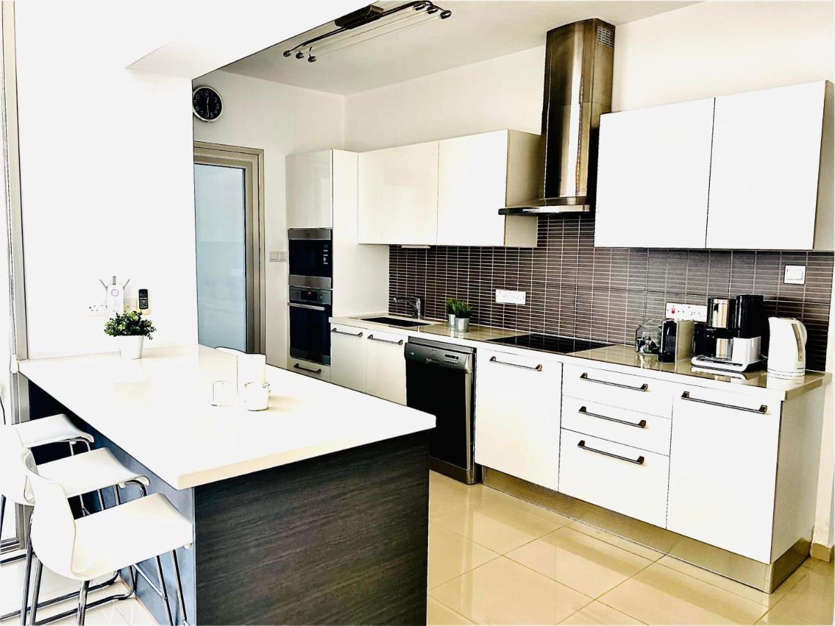 The Penthouse 401 Apartment ลาร์นาคา ภายนอก รูปภาพ